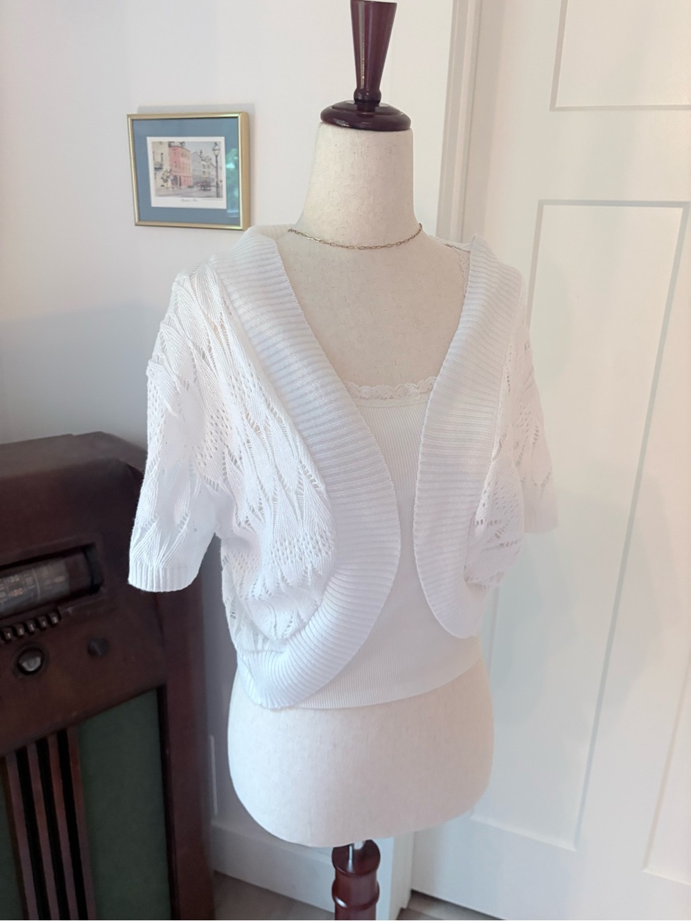 🤍 Early 2000s white knit cardigan.